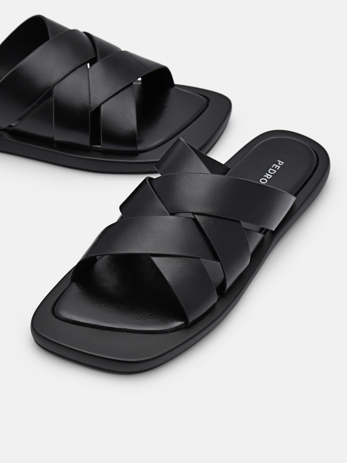 Izzie Flat Sandals, Black