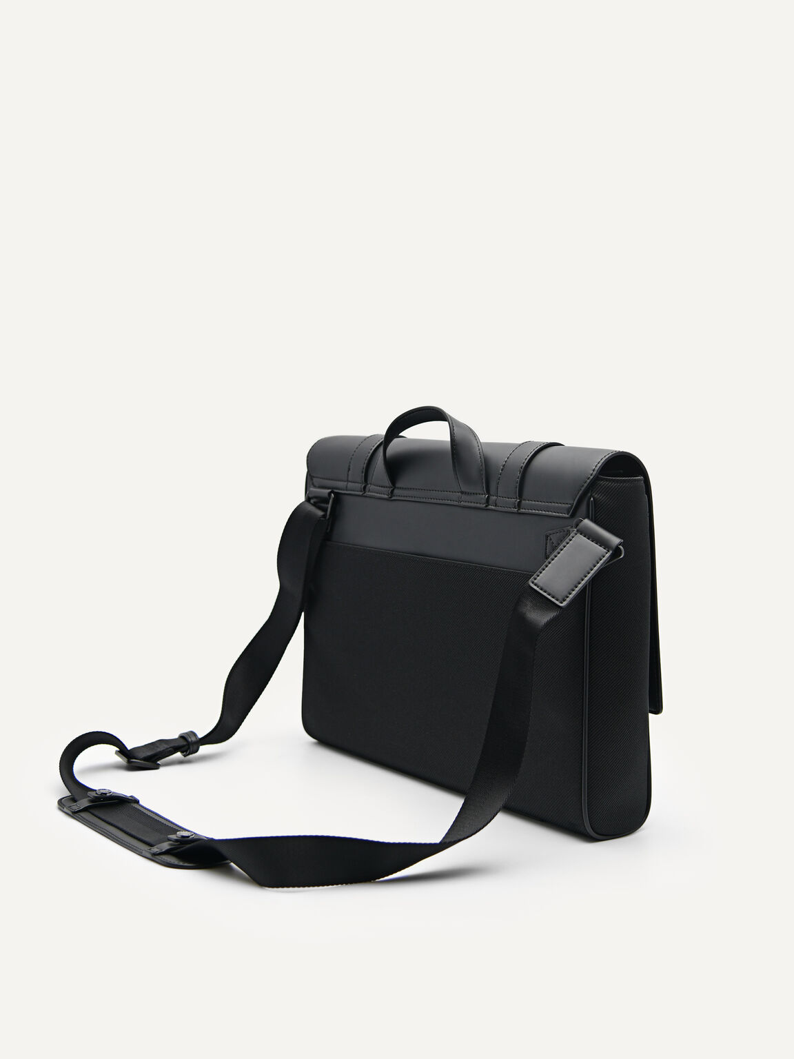 Rainier Messenger Bag, Black