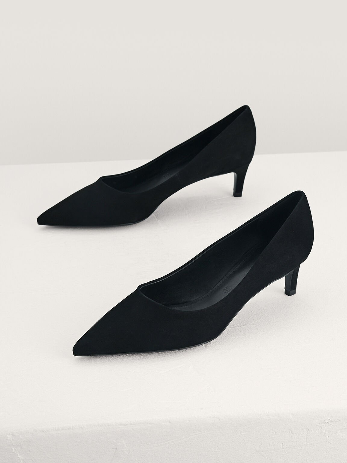 Suede Leather Pointed Pumps, Black