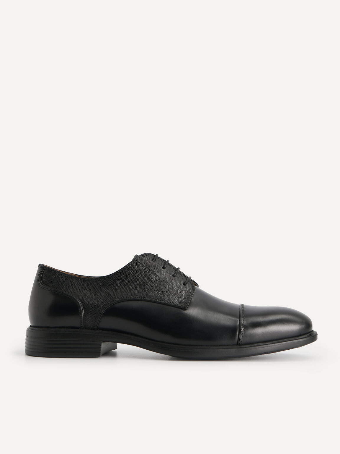 Altitude Lightweight Textured Leather Derby Shoes, Black
