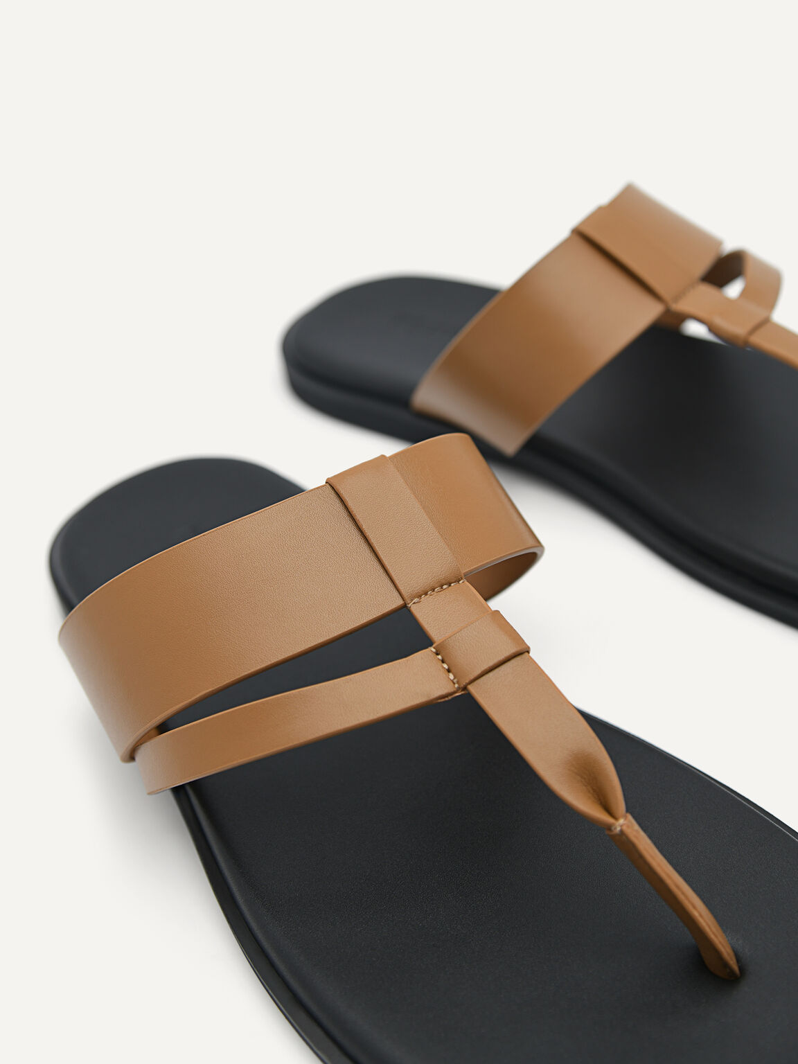 Synthetic Leather Grid Thong Sandals, Brown