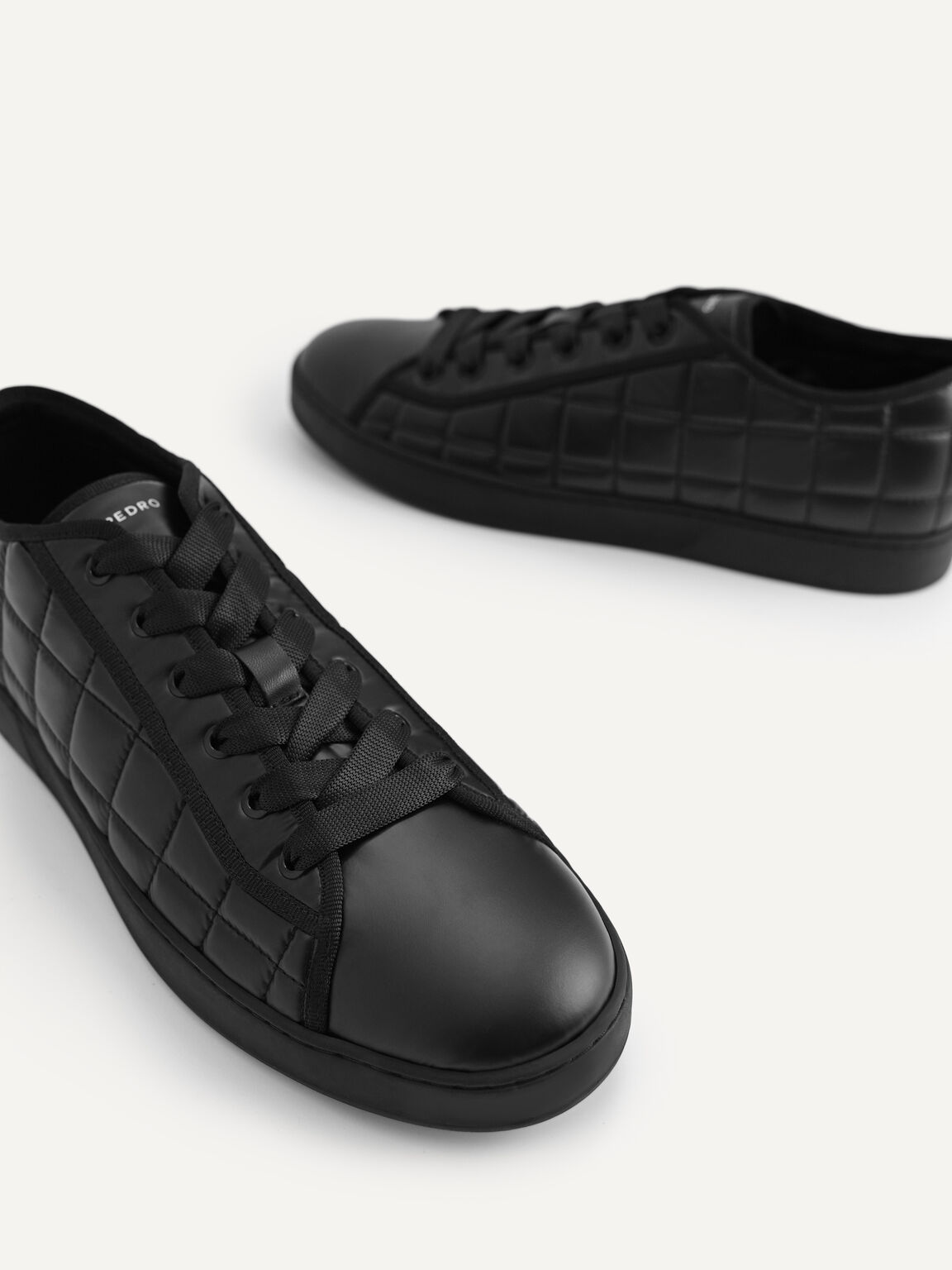絎縫休閒運動鞋, 黑色