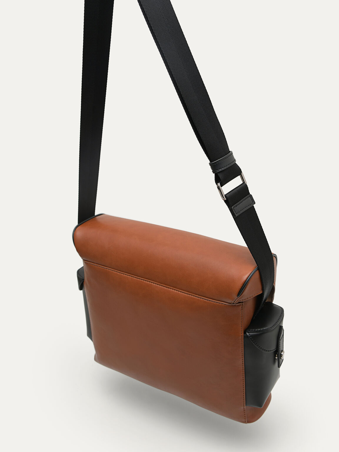 Multi Compartment Messenger Bag with Lining, Cognac