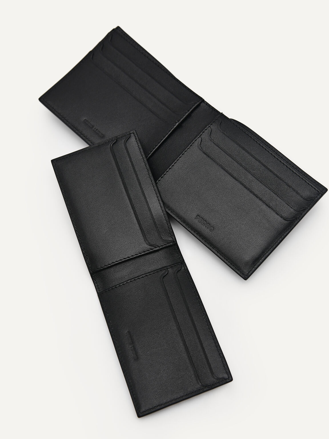 Ví dáng ngắn Embossed Leather Bi Fold, Đen, hi-res