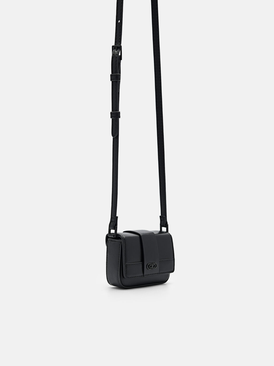 Túi đeo chéo nắp gập Icon Leather Sling, Đen, hi-res
