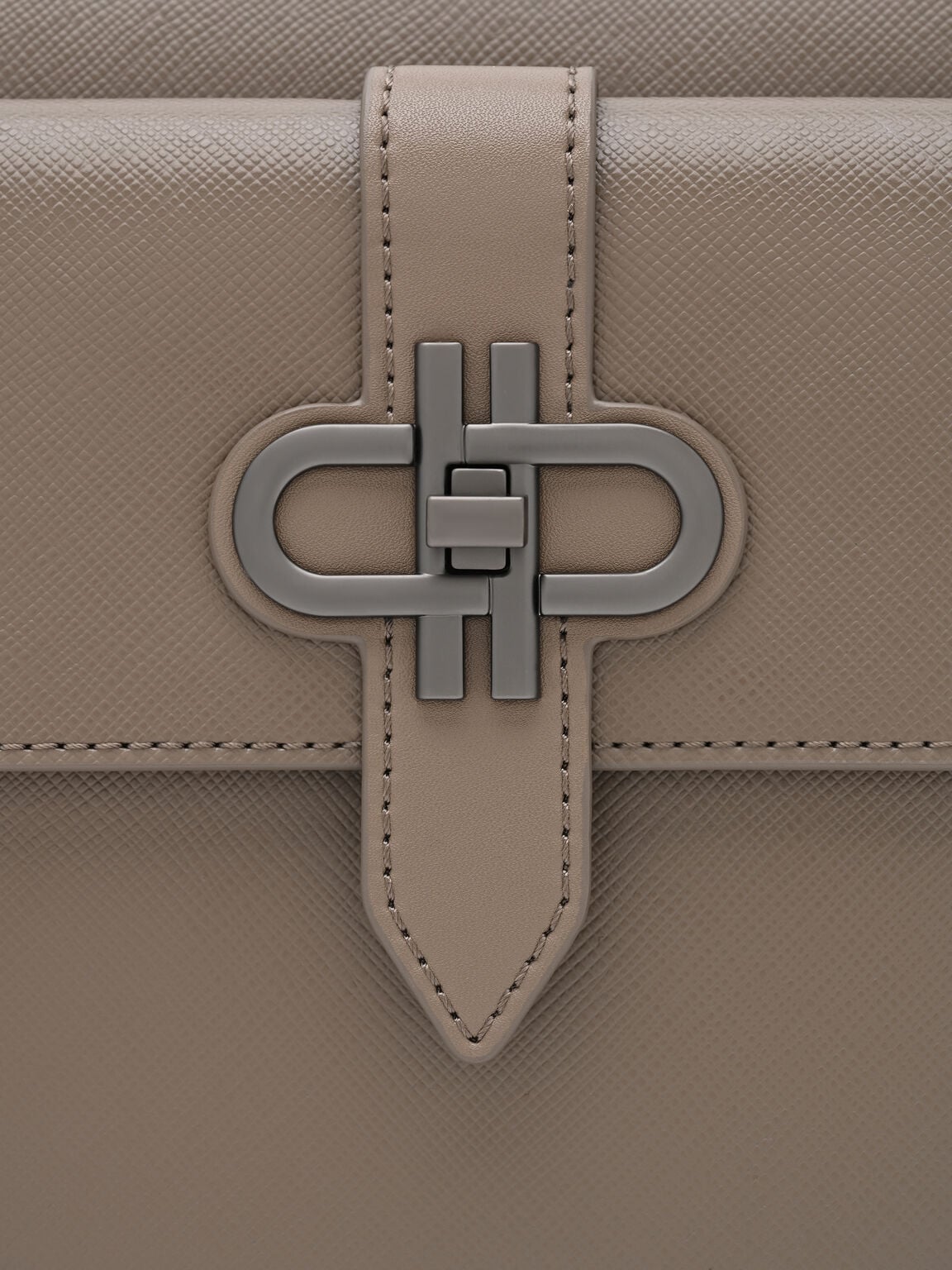 Clutch phom chữ nhật Two-Way Carry, Dark Taupe Saffiano, hi-res