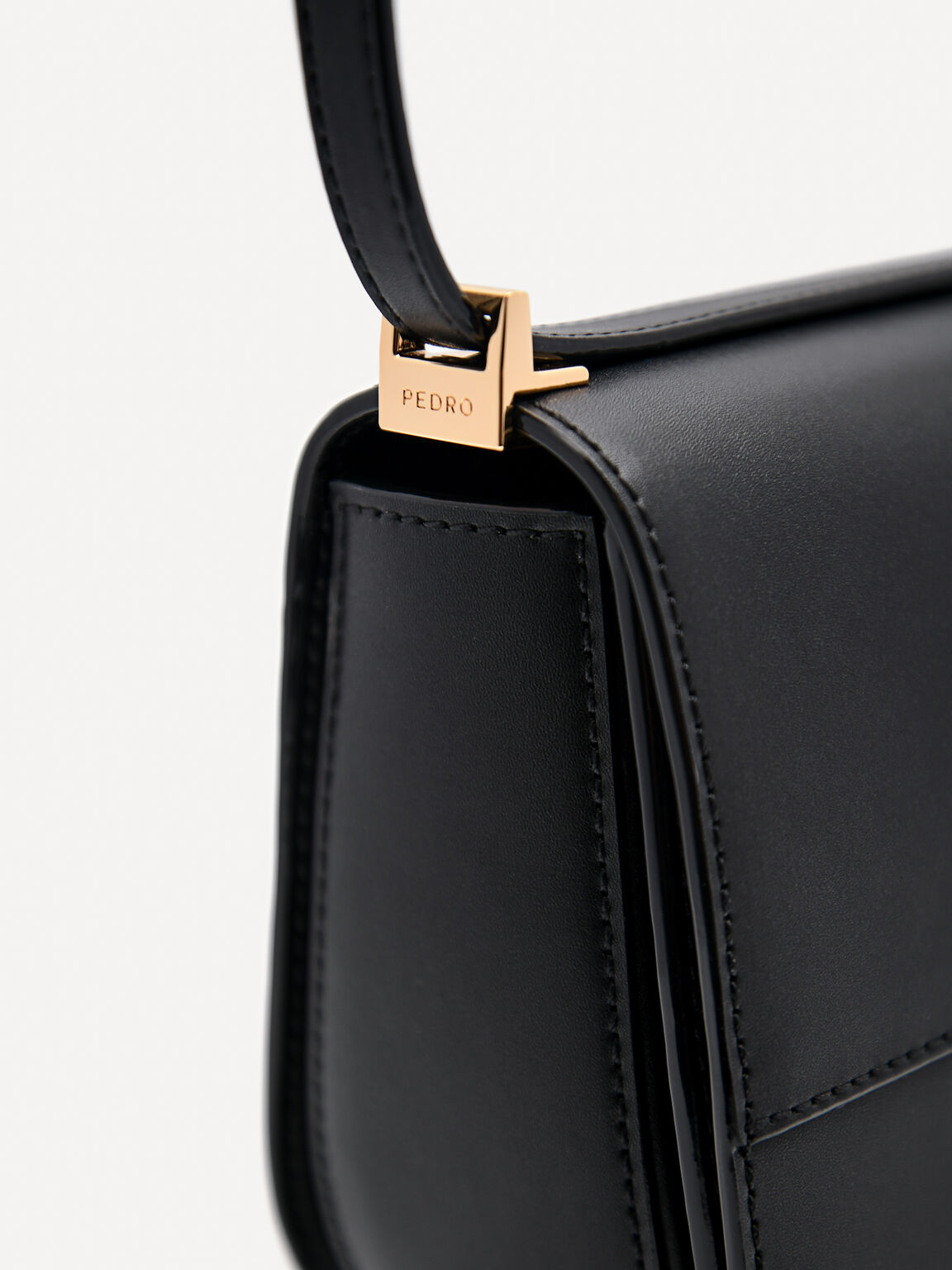 Túi đeo vai nắp gập Icon Leather, Đen, hi-res