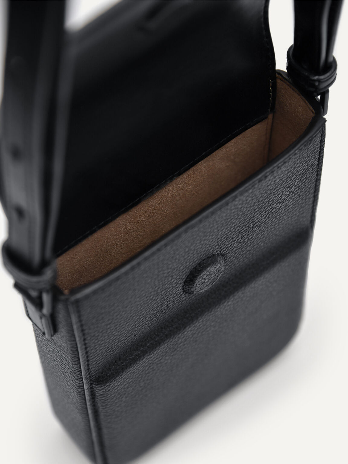 Túi đeo chéo phom chữ nhật Embossed Leather, Đen, hi-res