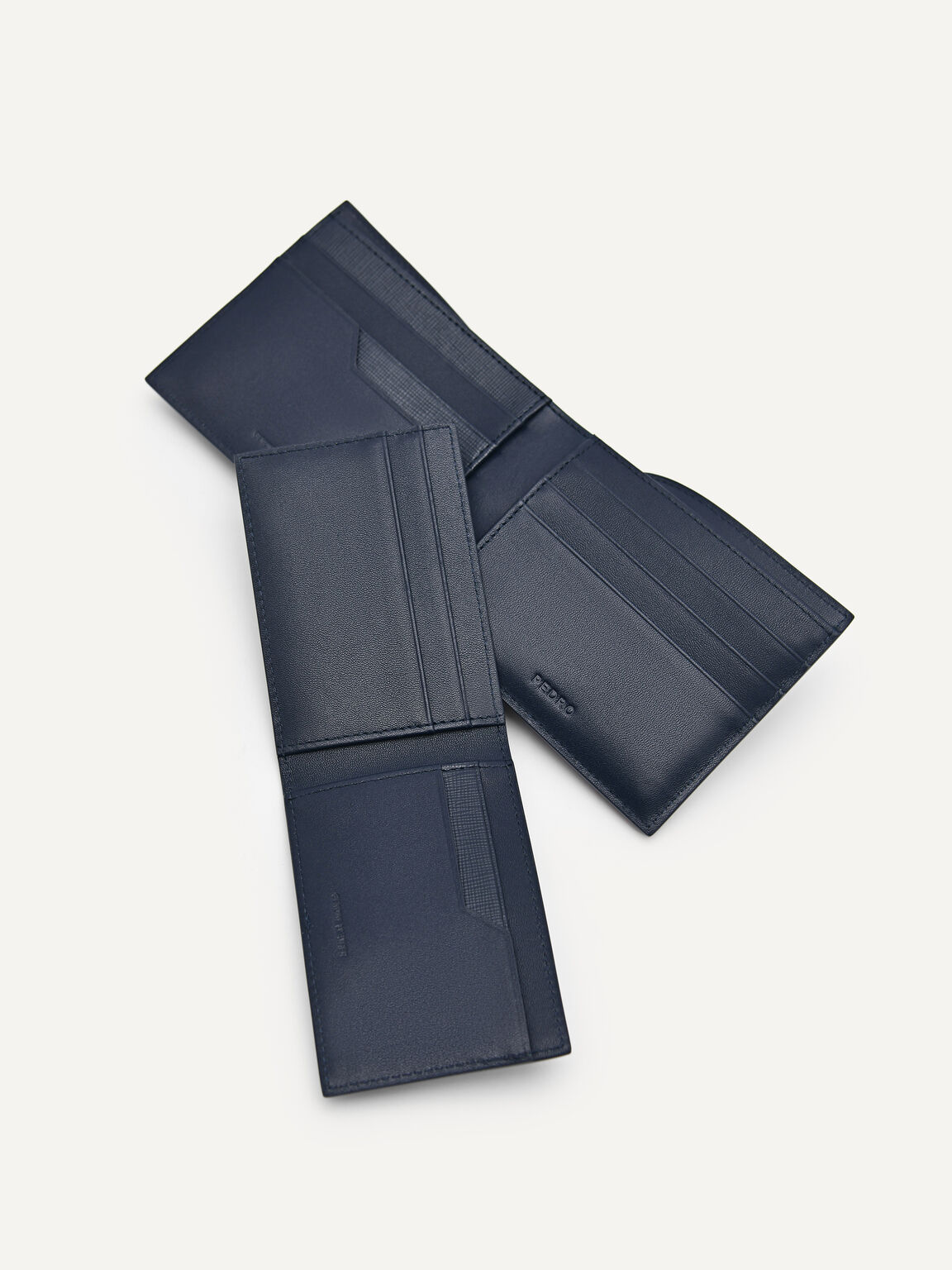 Ví dáng ngắn Embossed Leather Bi-Fold, Xanh Navy