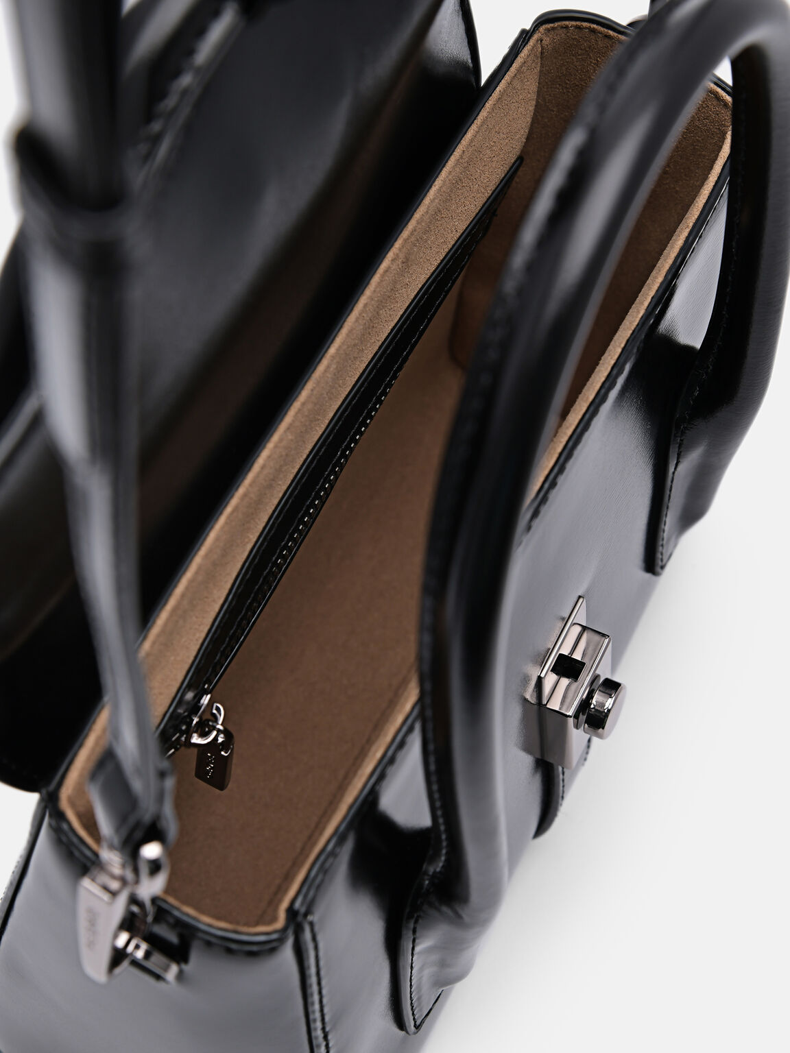 Túi xách nắp gập Studio Farida Leather Compact, Đen