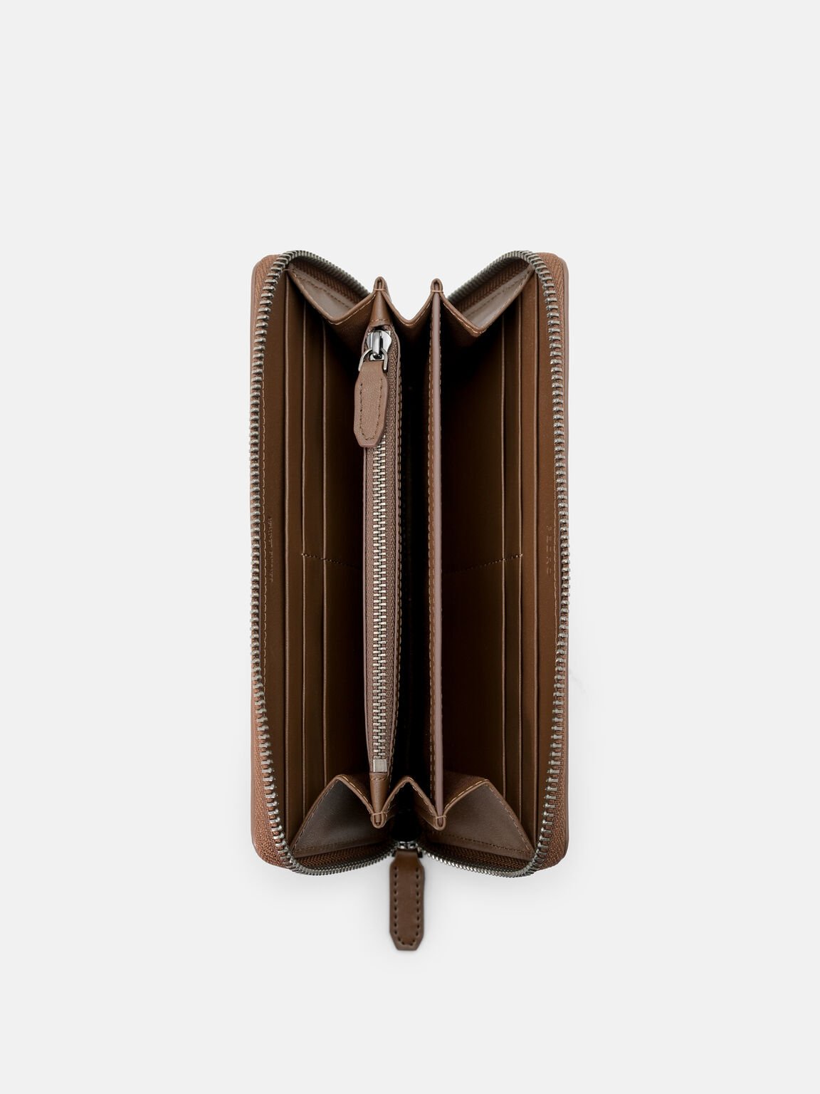 V&iacute; d&agrave;i Embossed Leather, Brown Embossed