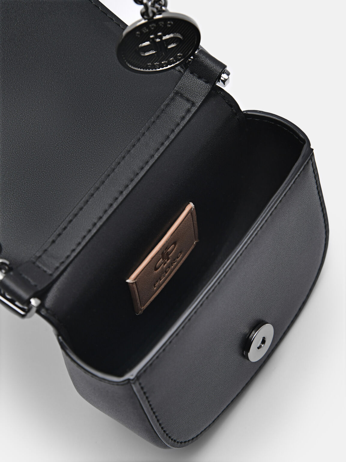 Túi đeo chéo nắp gập Icon Leather Micro, Đen