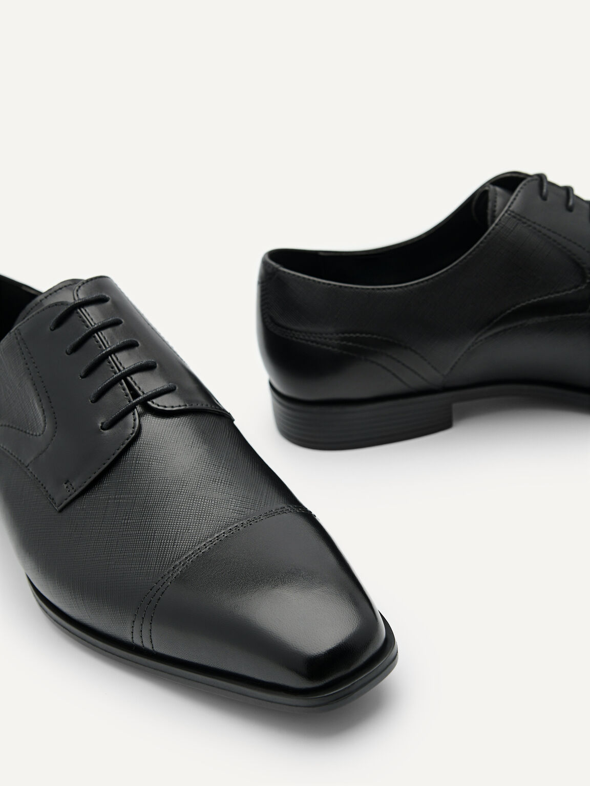 Altitude Lightweight Leather Derby Shoes, Black, hi-res